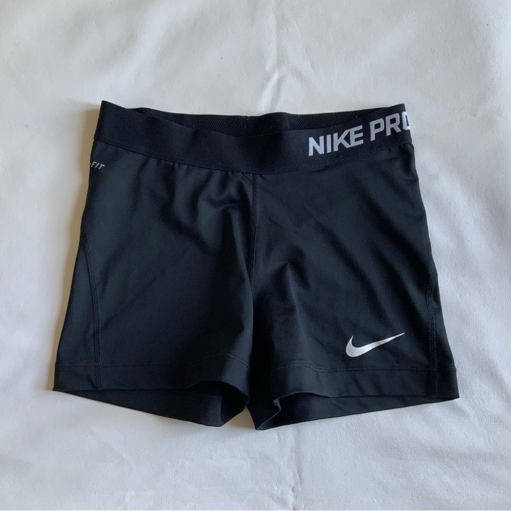 Nike Women's Black Athletic Shorts - Picture 2 of 7